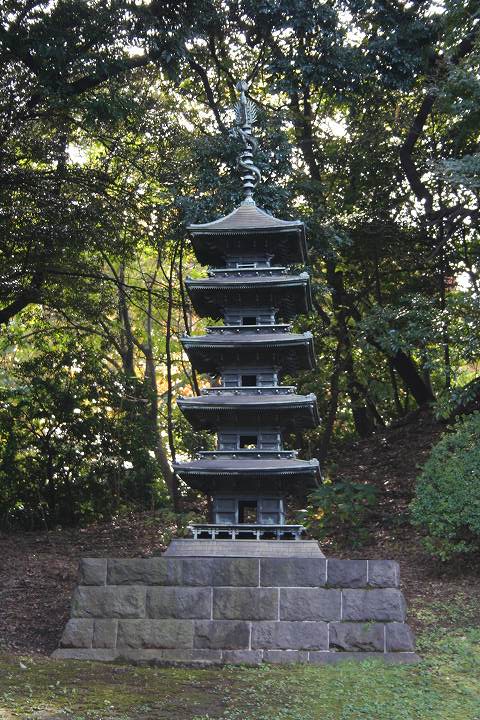 銅製五重塔