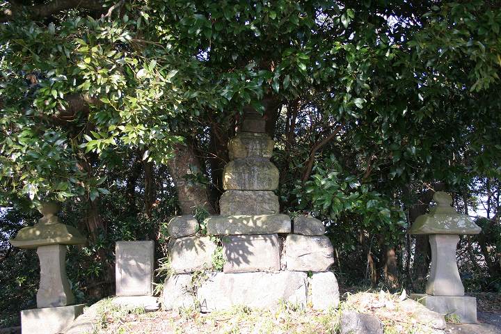 和泉式部の供養塚
