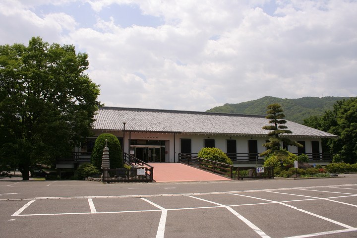 上田市立信濃国分寺資料館