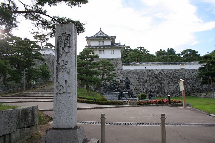 霞ヶ城址の碑