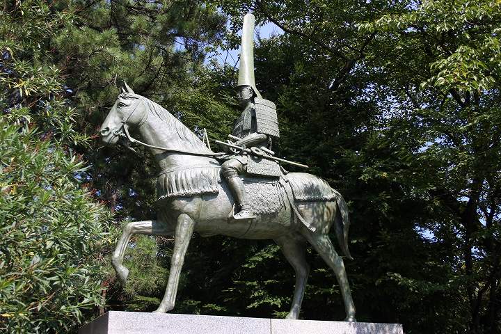 前田利長の像