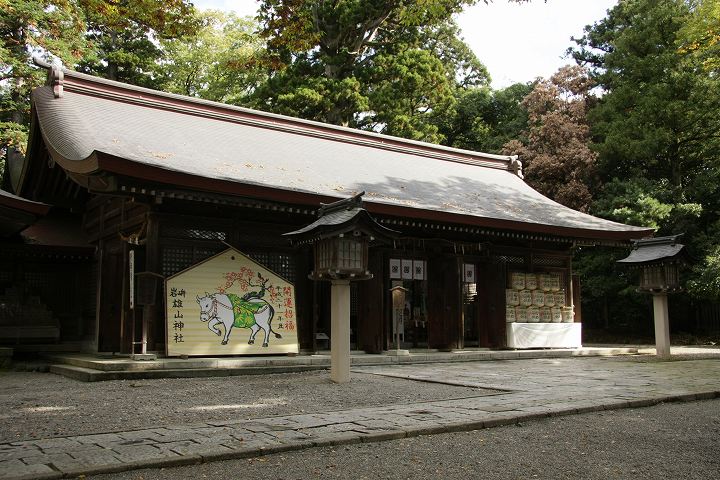 雄山神社前立社壇 拝殿