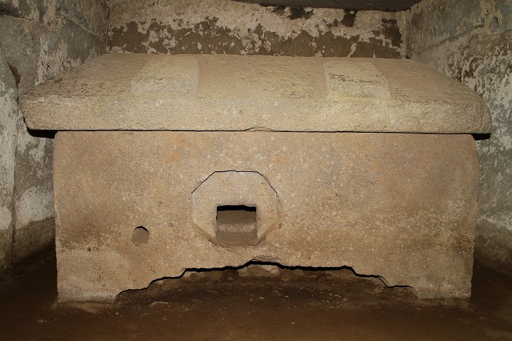 宝塔山古墳 家形石棺