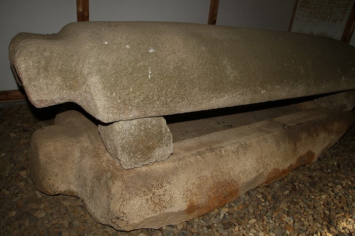 蛭子山1号墳 舟形石棺