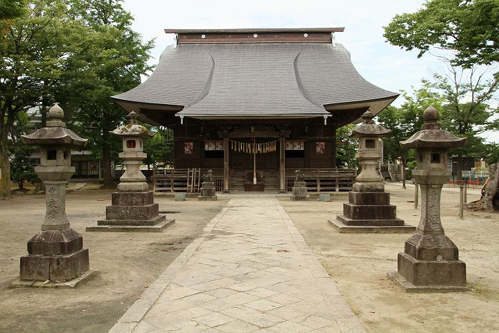 和納三社神社 拝殿