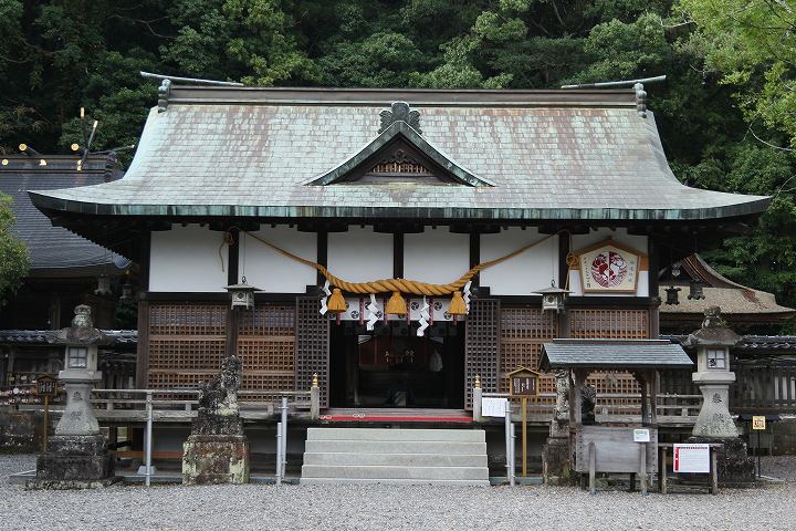 闘鶏神社 拝殿